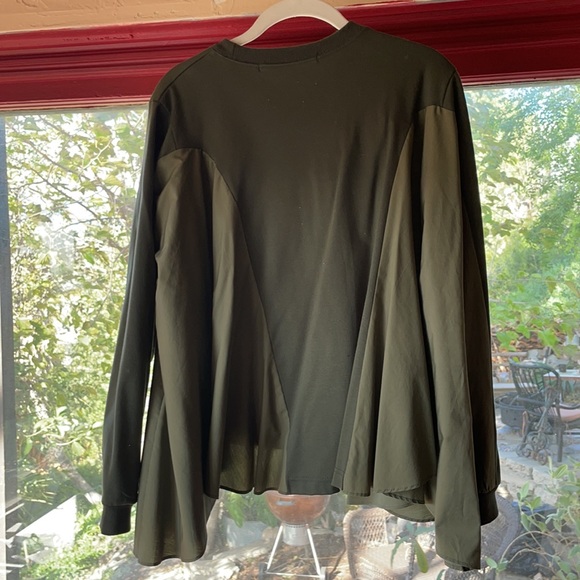 Cool two-tone minimalist shirt . - Picture 3 of 3